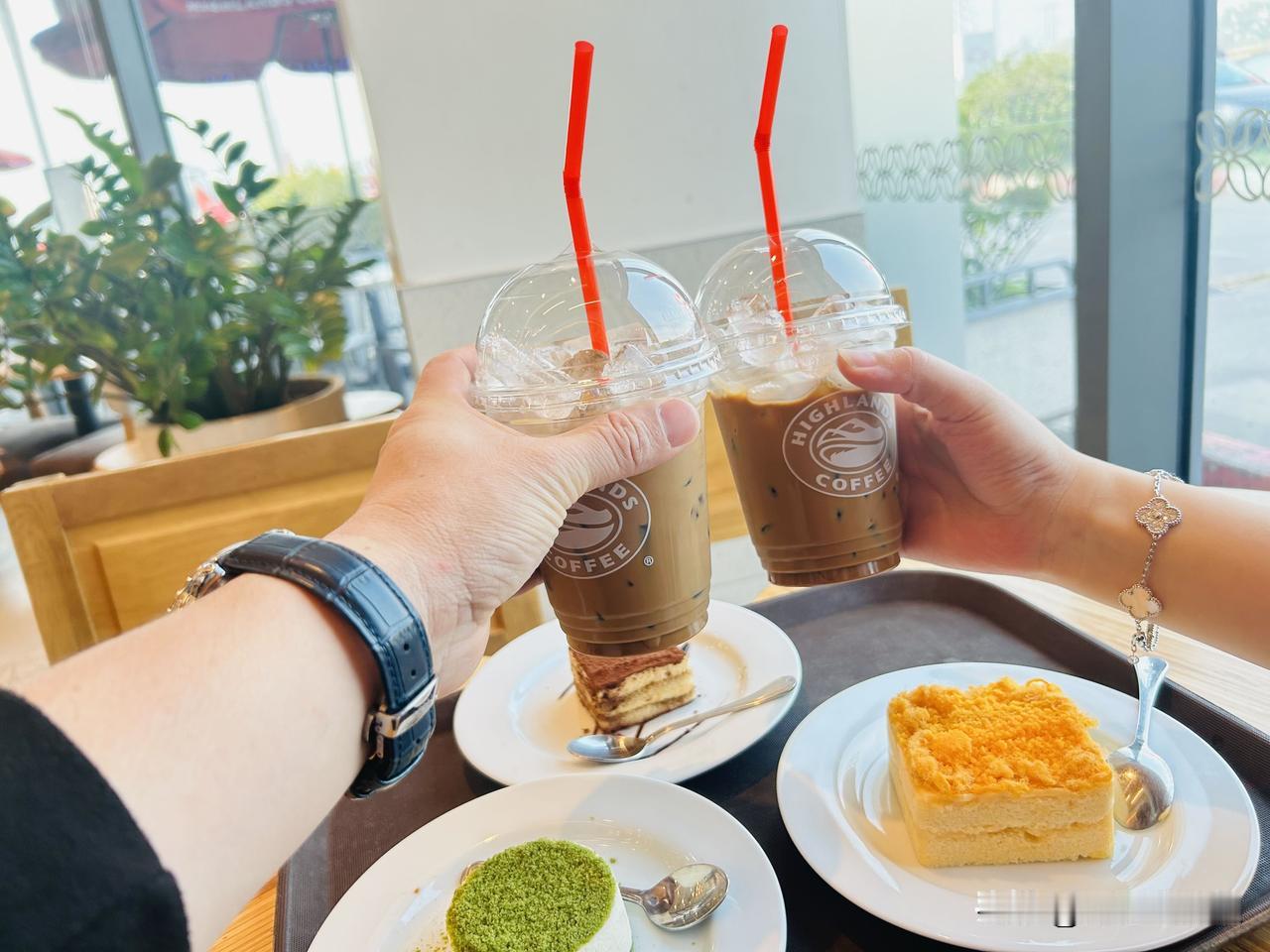 气人不
有女朋友质疑是编的
有人说我没有越南女朋友
也有人说我不可能认识越南表妹