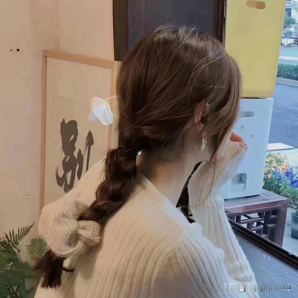 男人要明白：

你如果想找一个贤惠持家的女人，就不要嫌弃她这个嫌弃她那个，她一心