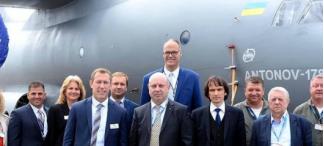 大批日本专家抛弃日本，涌入中国，表面看为了赚钱，实则另有目的
 
上海理工大学的