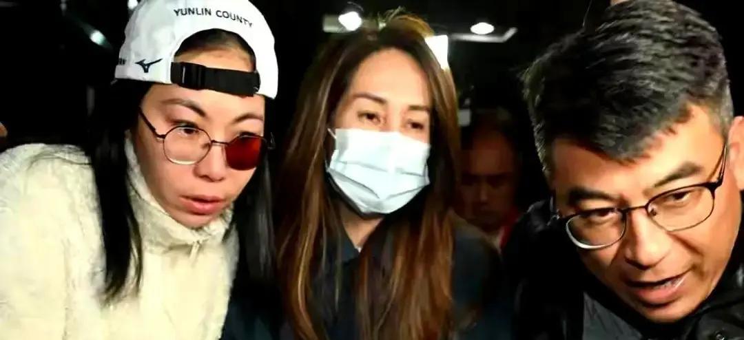 男子复讯半小时突然倒地，送医没救回来。

官方通报是某区监委办案区，职务犯罪嫌疑