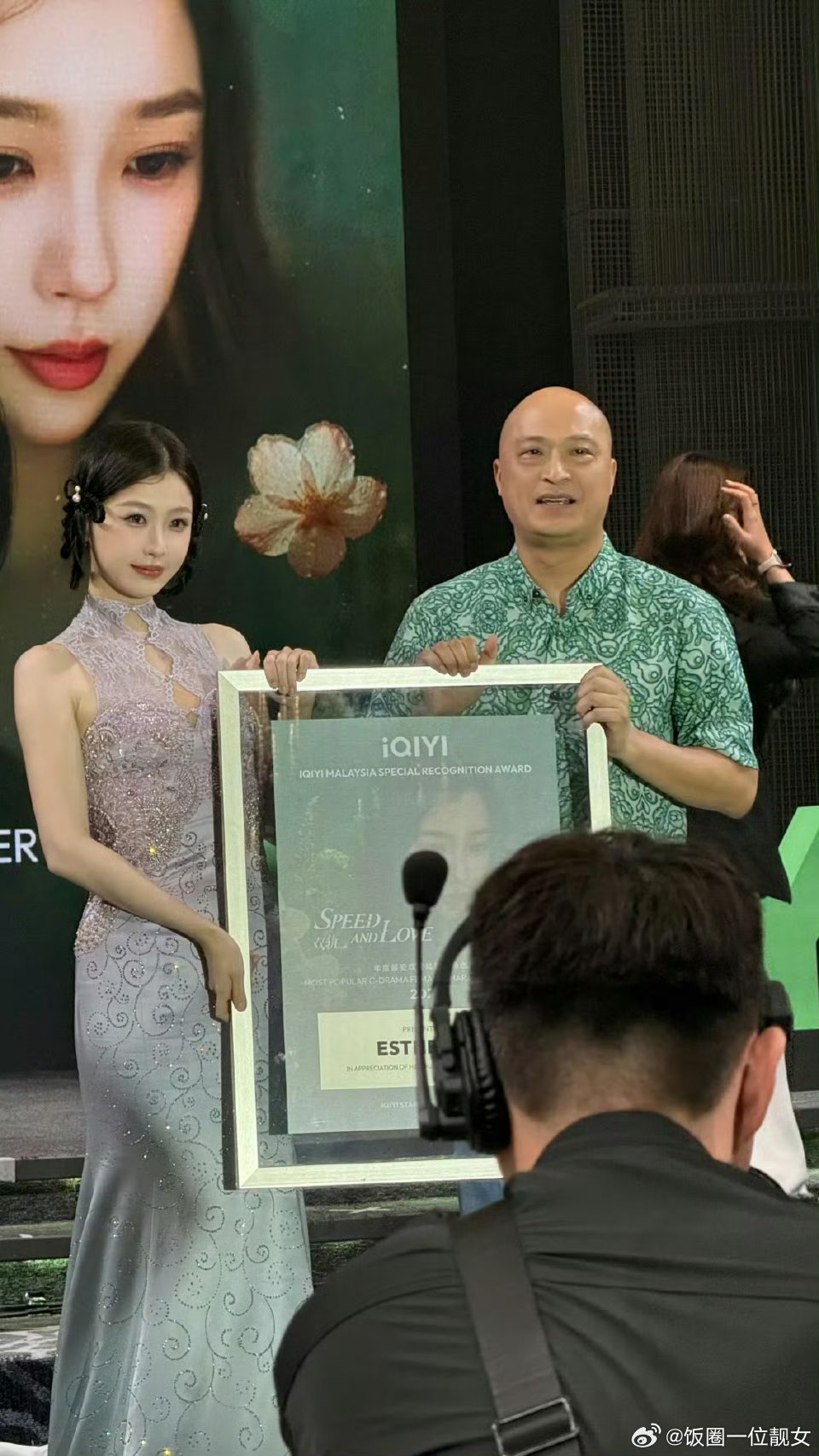 虞书欣这照片看着像1米5把缺点全都暴露了。。 