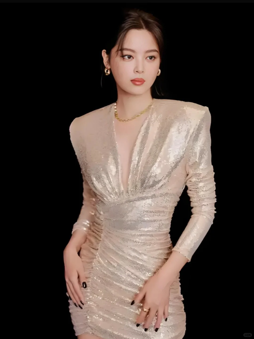 辛芷蕾桃花再现，才子导演倾心追求，她会心