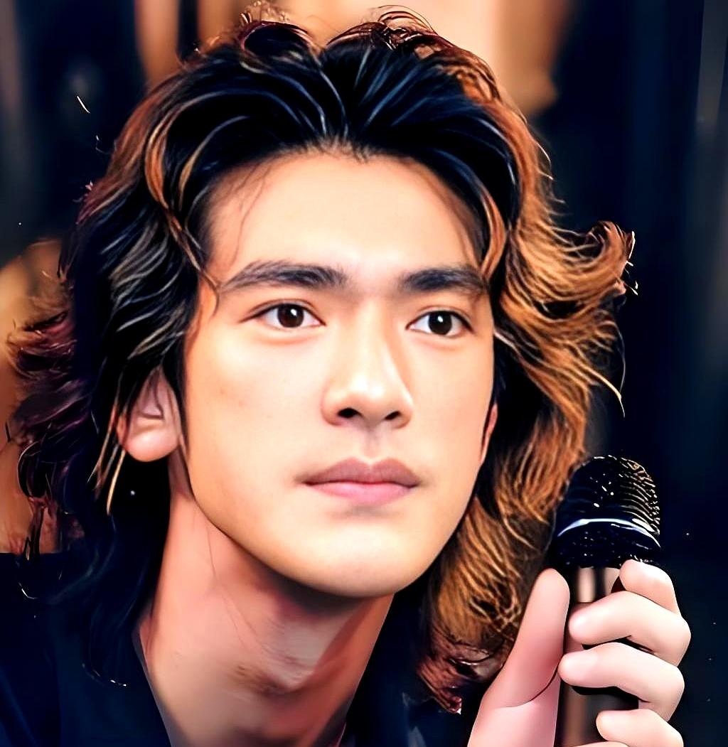 你敢信？消失6年的金城武，带着4亿砸的雪夜铜锣湾杀回戛纳！
这6年他窝在日本乡