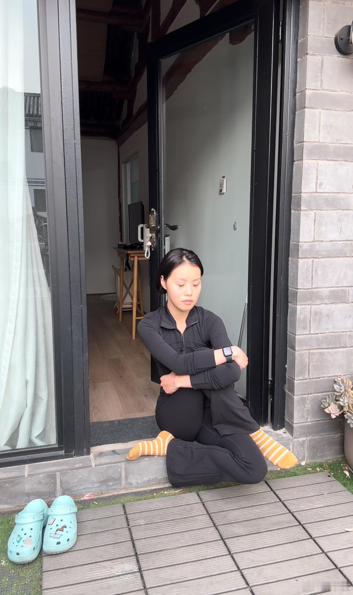 早起，冥想，长跑，早餐。云南的草莓蓝莓正是季节，一个一个又大又甜。 ​​​