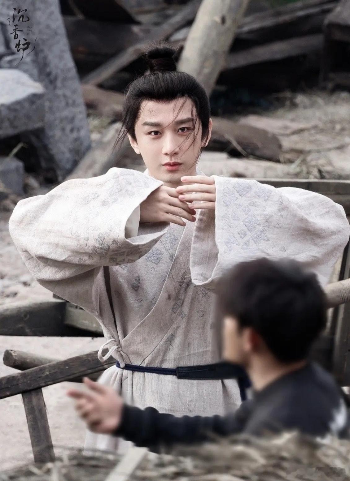 成毅两京十五日高清路透 成毅《两京十五日》太子路透颜值暴击！一袭古装身姿卓绝，眉