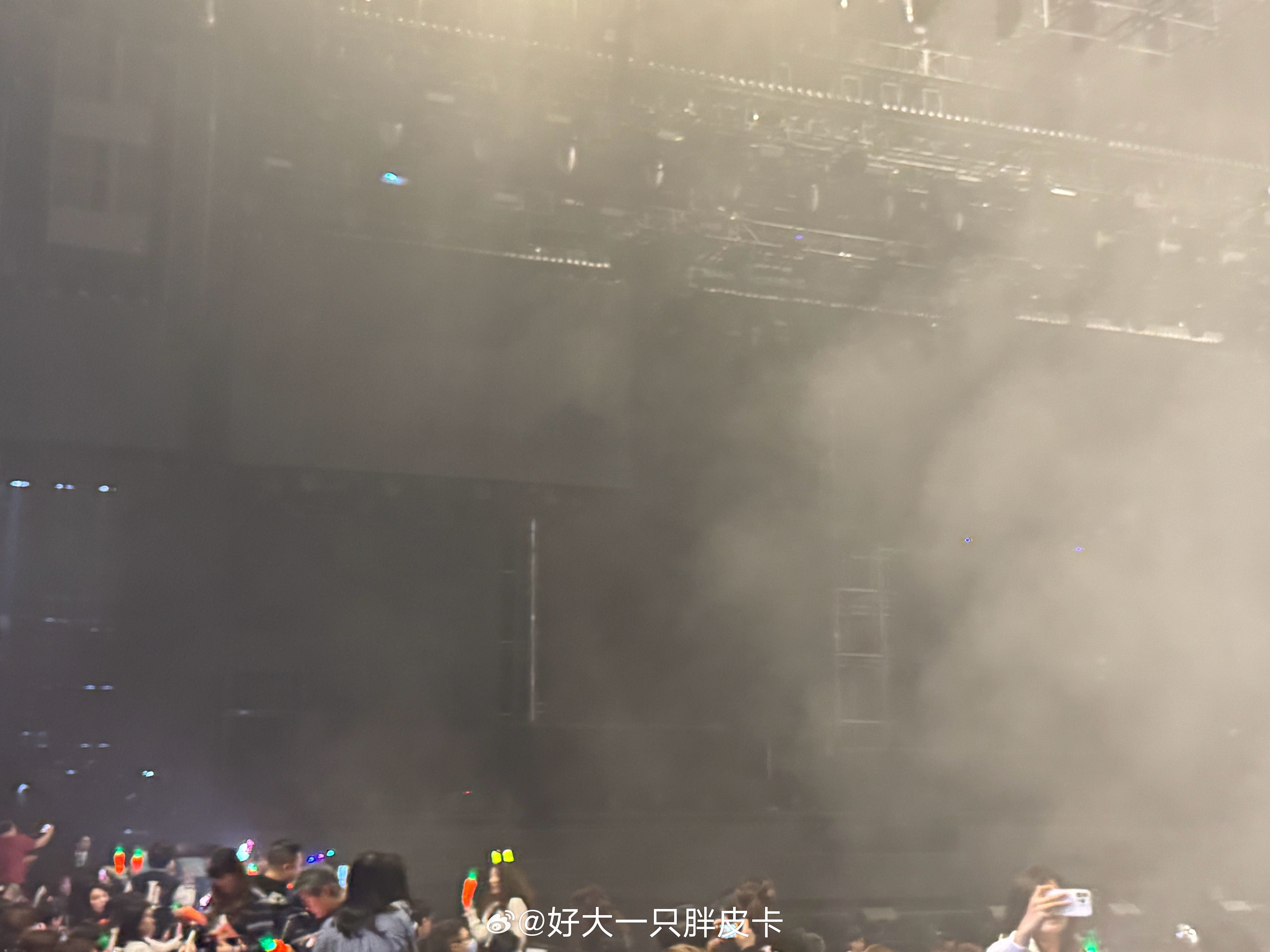 来看黎明红馆首场座位上的萝卜头还以为乱入了wmls的场子 香港·红磡体育馆