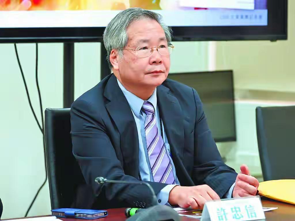 最近台湾政坛有个消息，许忠信递补成为民众党不分区民代。这事一出，不少人都在问，到