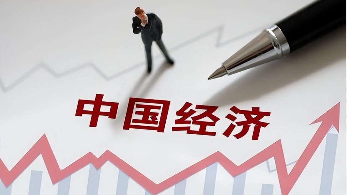当下市场普遍默认一个既定结论：随着发展阶段推进、人均收入提升，中国经济增速回落至