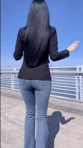 轻松优雅的舞步，
只有衣食无忧的人才能跳出来！