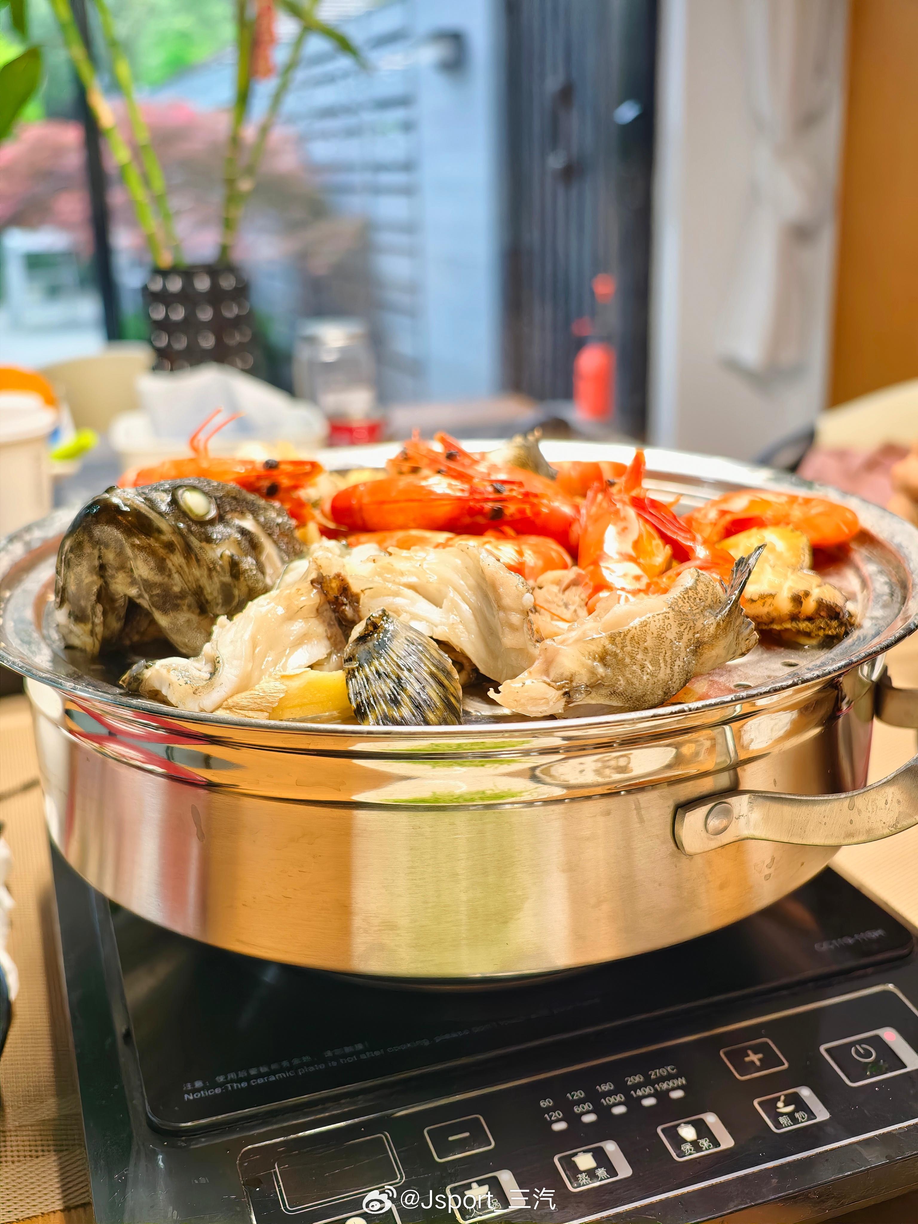 海鲜 现在吃的真便宜啊龙胆石斑、鲍鱼、东风螺、蚝、蛏子130块（盒马周一打折），