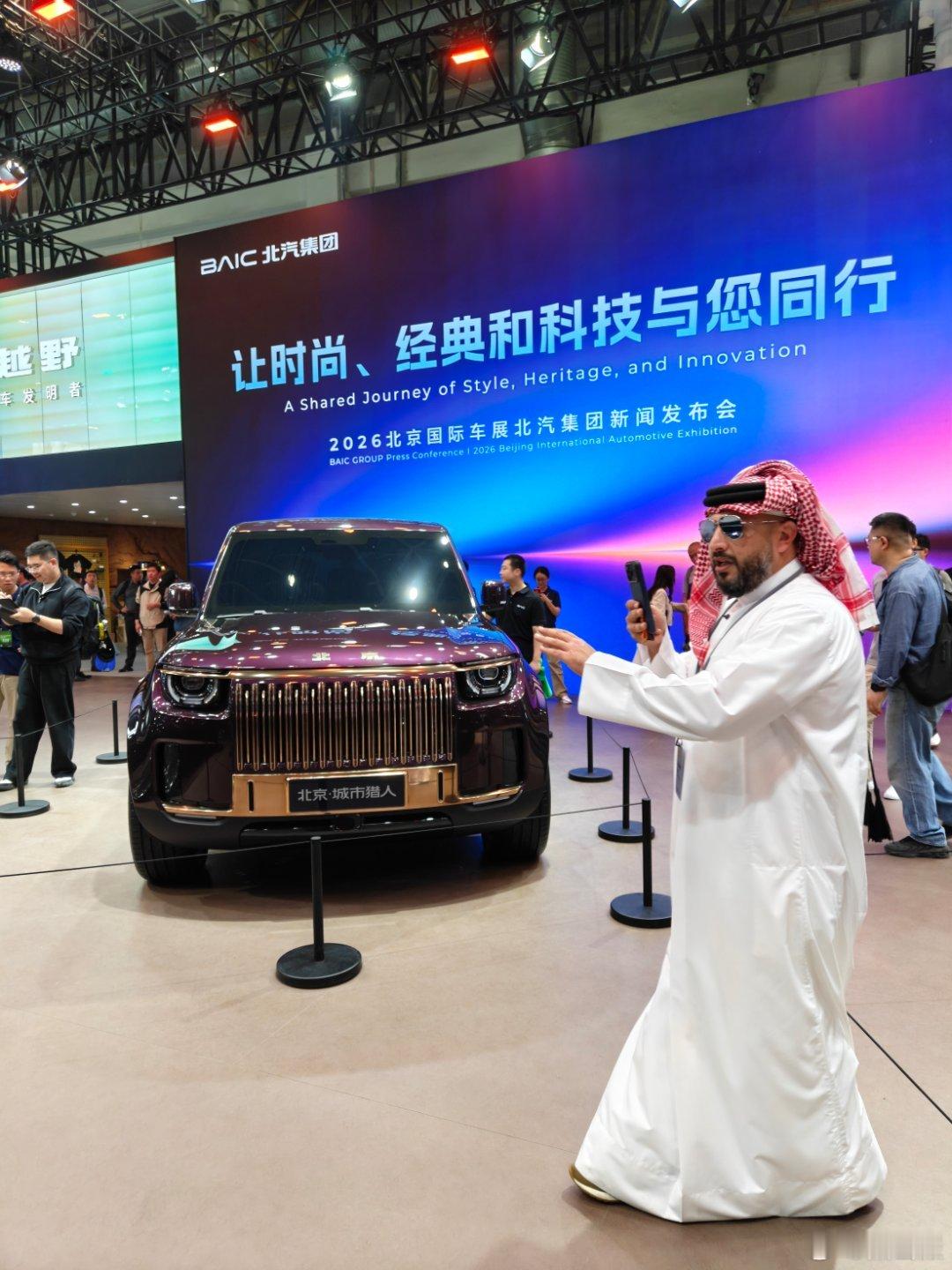 北京越野这次的看点也不少BJ40增程长续航版正式开启预售，预售价21.48万元。