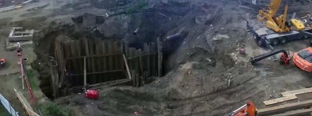 【俄罗斯新西伯利亚出现“通往地狱的门户”——一个巨大的天坑已扩大到五层楼的大小】