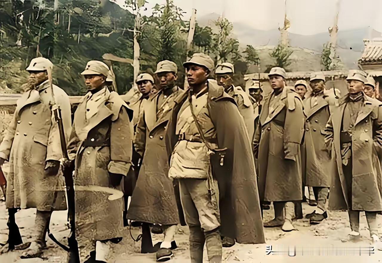 这是一张抗战时期八路军战士的真实照片，并非演员扮演的，演员演不出他们这种刚正、坚