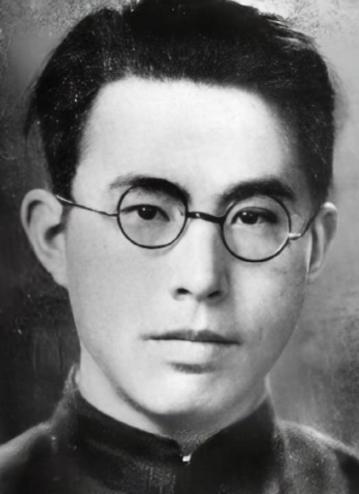 1942年，地下党郑文道多次自杀不成，被日军安置在医院，一名护士每次给他换药，都