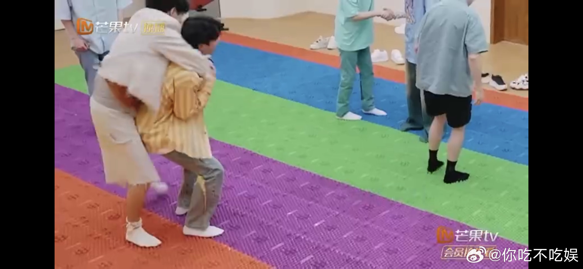 #快乐老友记后期癫感##快乐老友记后期的精神状态# 不得不说快乐老友记简直就是我