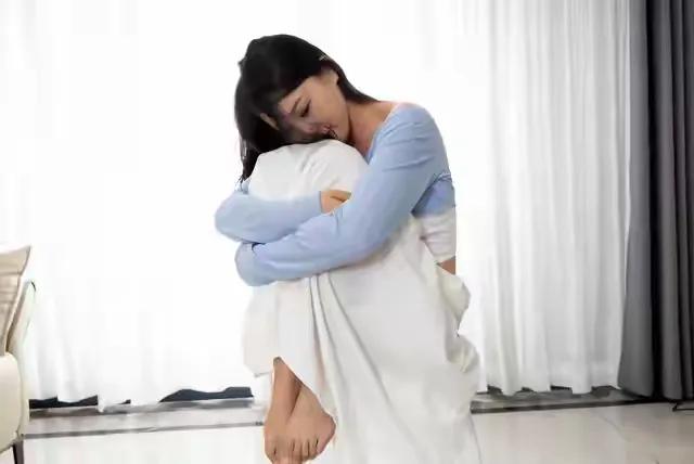 想知道女人老不老实？微信给你线索！

在感情里，我们都渴望遇到一个踏实靠谱、忠诚