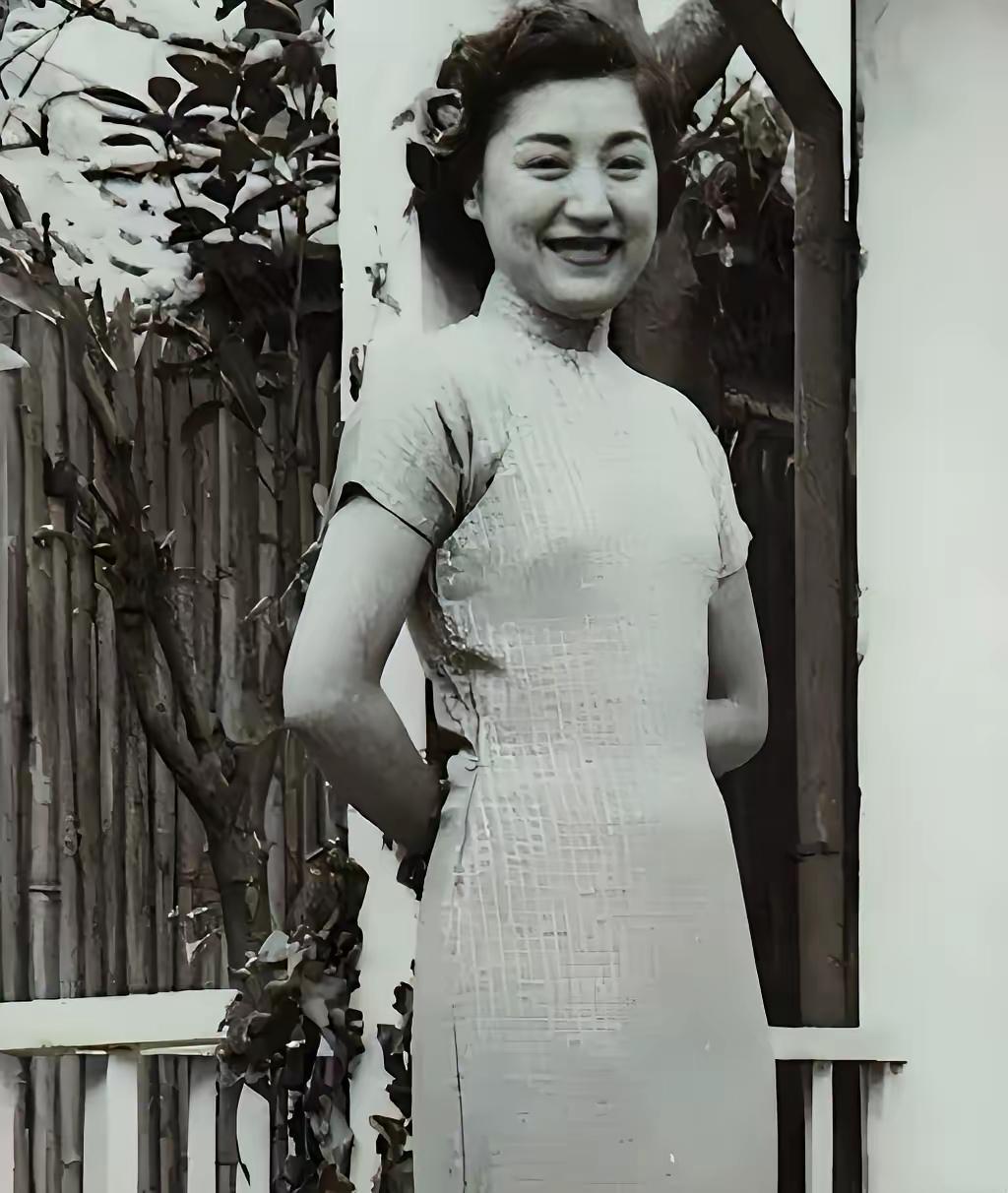 蒋经国一生追求过不少女人，比如冯玉祥的女儿冯弗能，还有为他生下双胞胎的章亚若，不