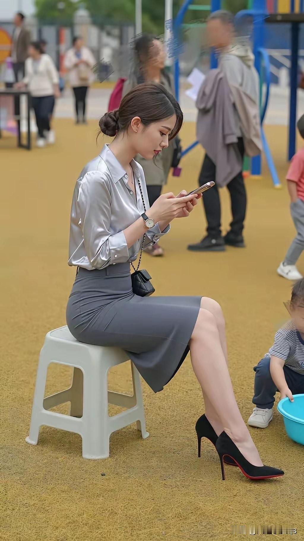 牛被绳牵，人被娃牵。牛怕疼，人怕穷。