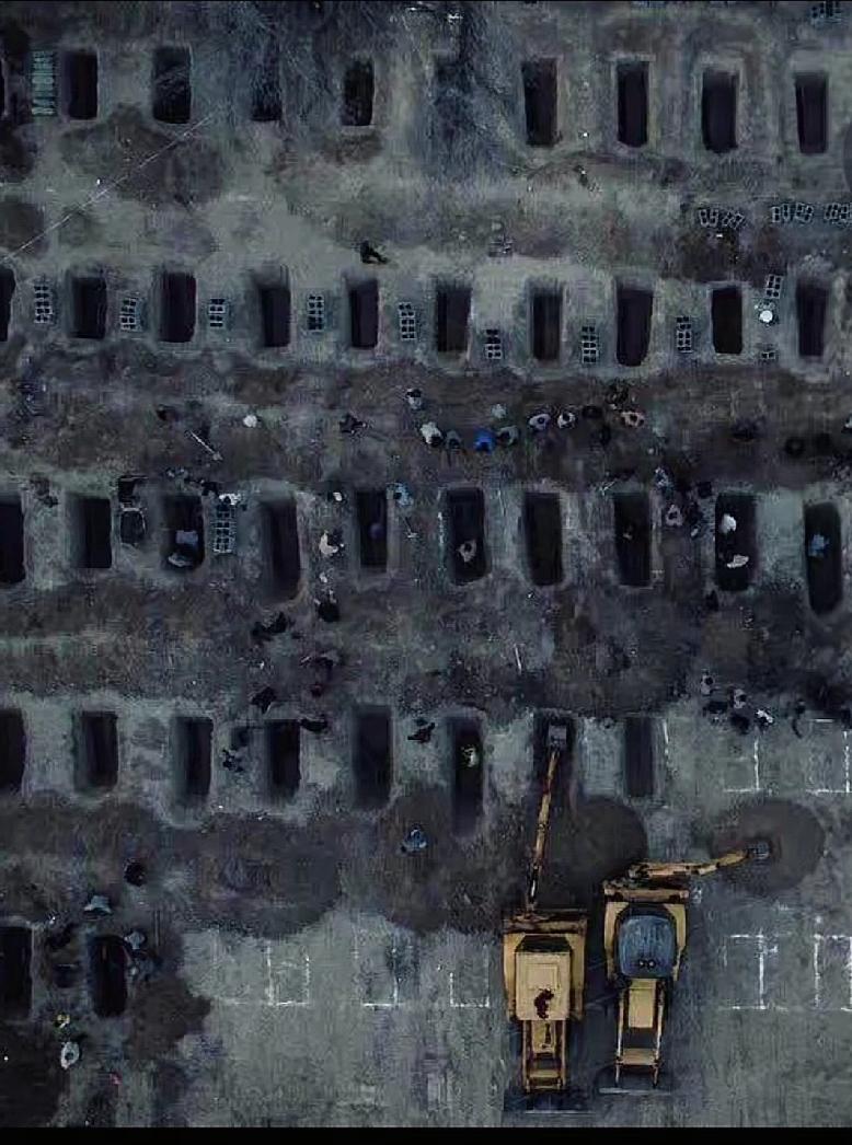 今天这张照片在网络上刷屏了，这是2月28日在以色列空袭的遇难的160多名小学生的