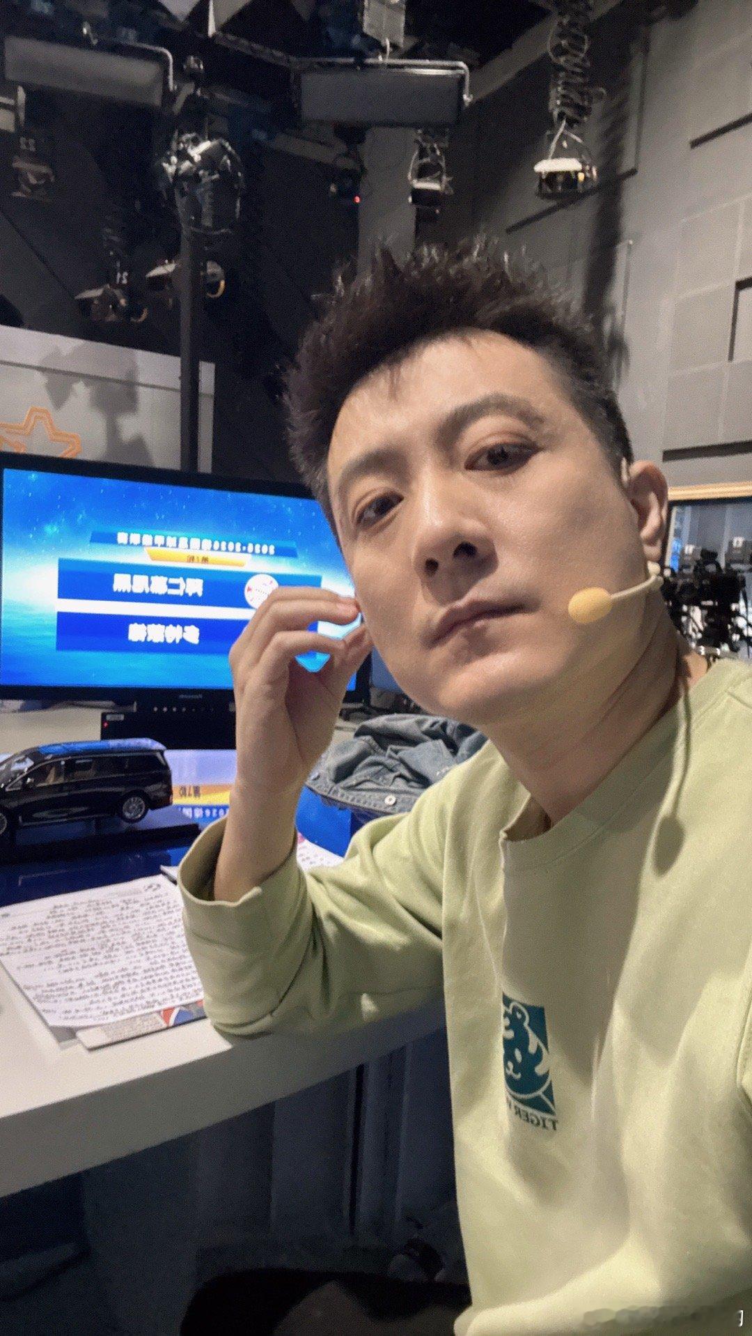 继续干，夜深人静，一个人，一场球，有你陪，最惬意  ​​​