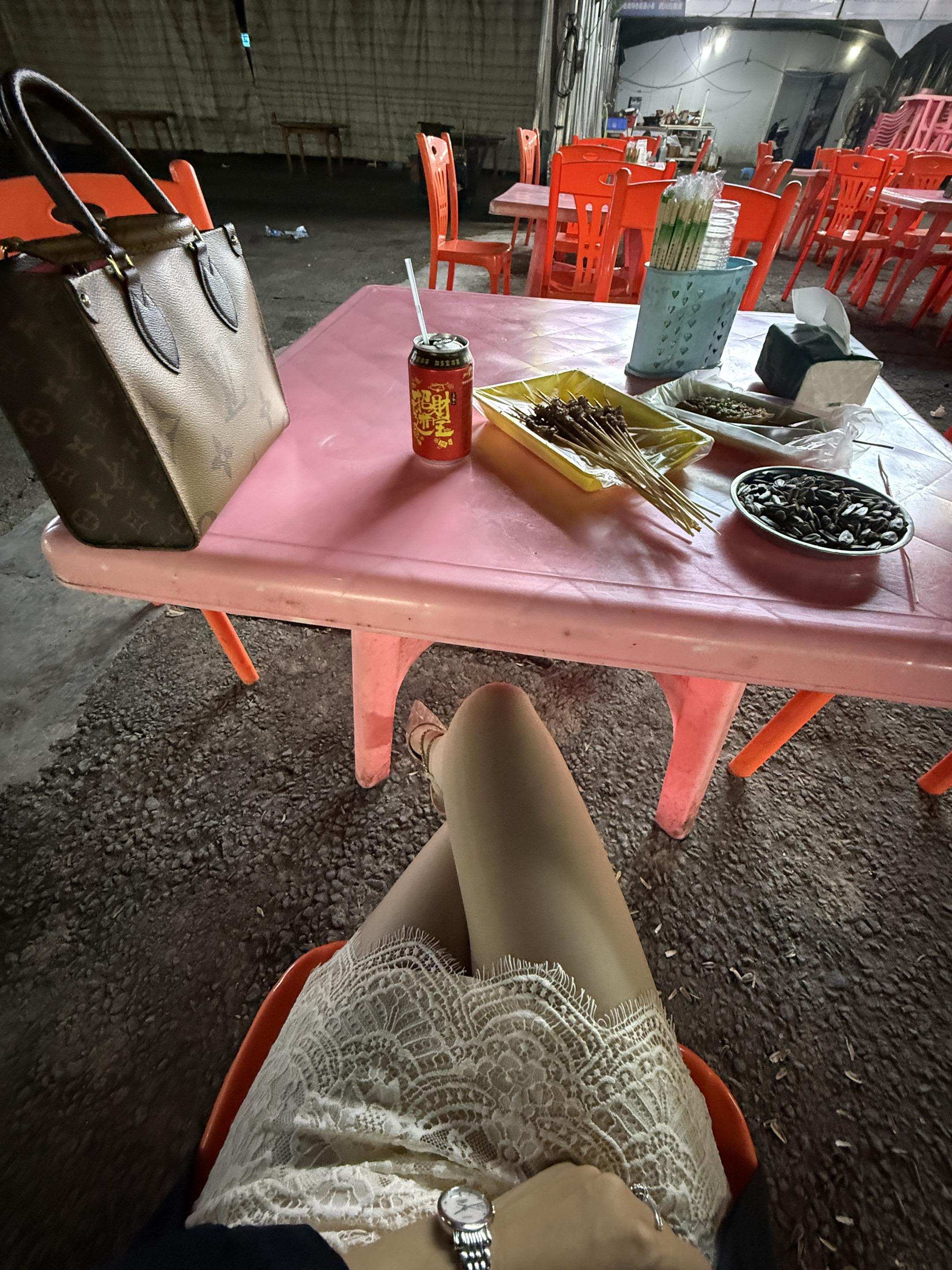 原来30多岁，才能真真切切体会到生活的无力感。这个年纪，就好像走到了生...