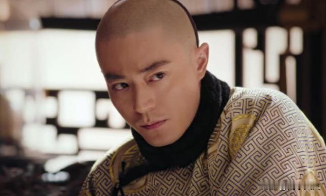乾隆十三年，孝贤皇后崩逝。此时，皇长子永璜年仅二十一，皇三子永璋方十七，皆为庶出