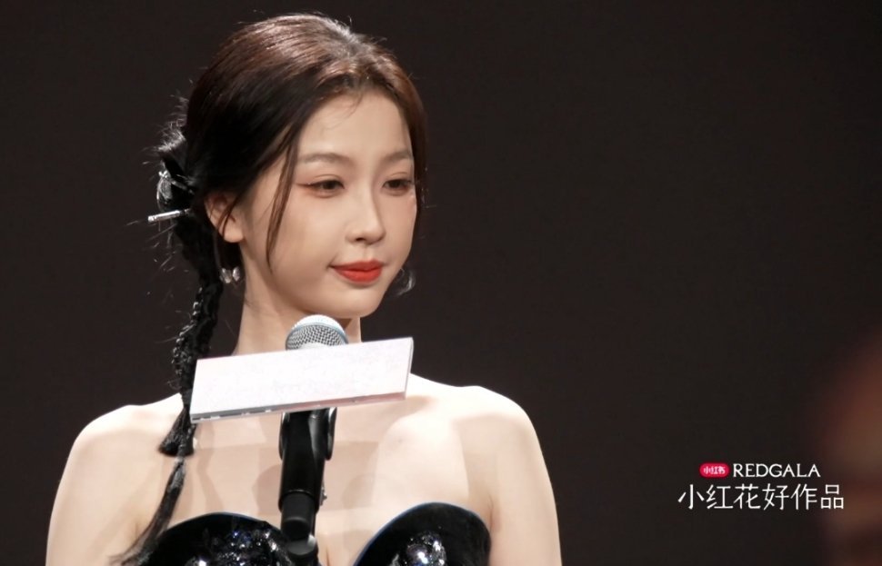 虞书欣王一栩呢扶我啊啊啊啊，爆剧女王谁不想三搭呢，Redgala 小红花好作品庆