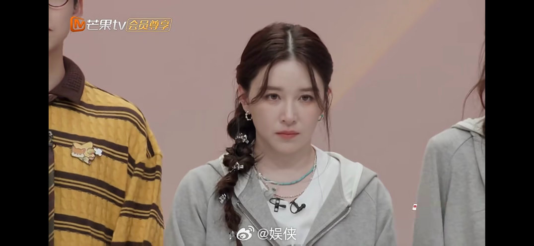 阚清子小考哭了因为在意舞台才会因失误难过自责，认真又真诚的阚清子超棒，调整好状态