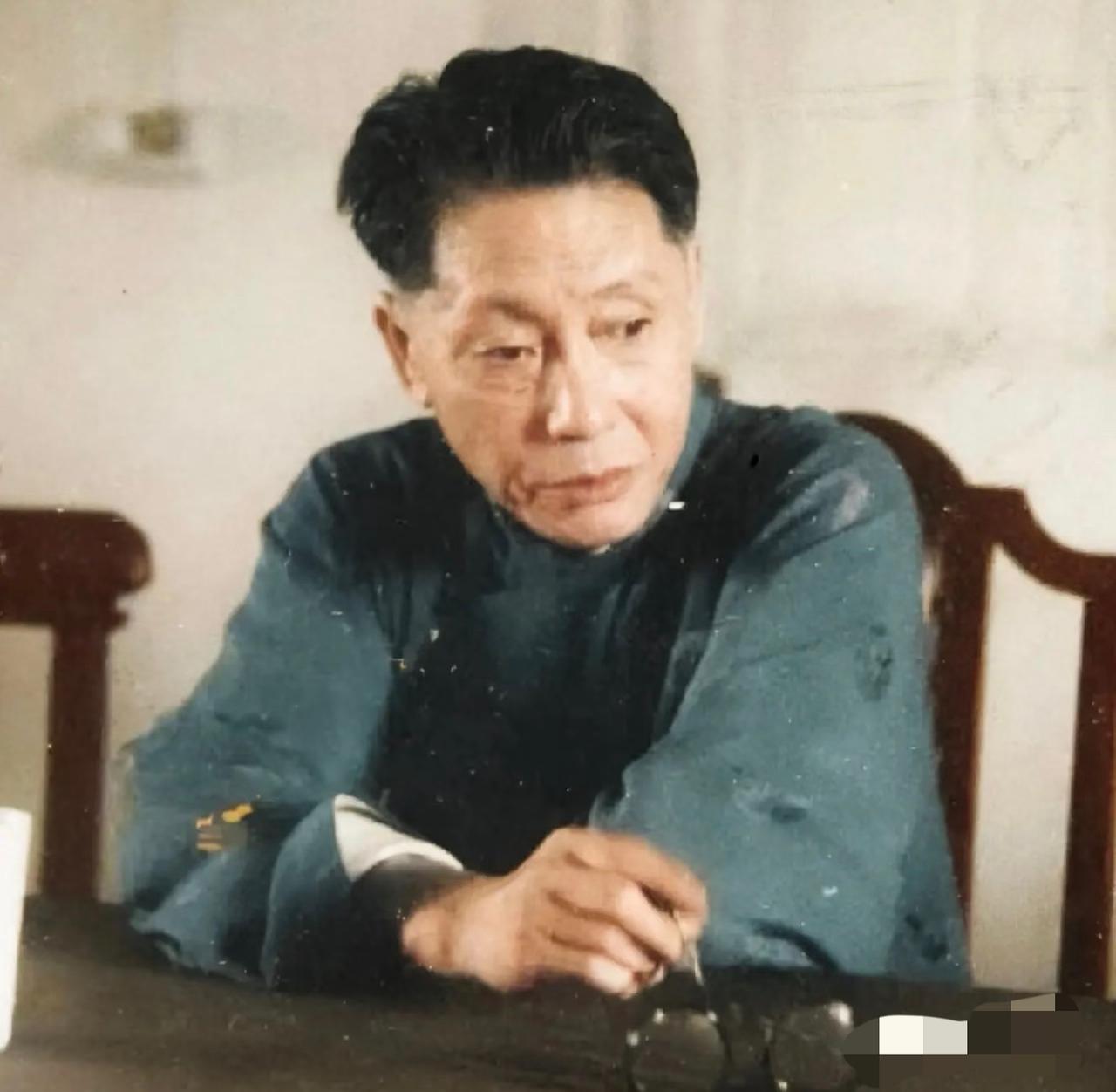 没想到第一个系统性提出对日持久战战略的，不是行伍出身的武将，是个常年穿长衫的文人