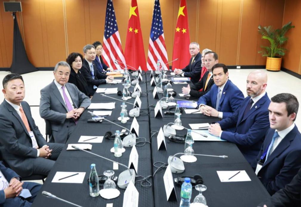 中美外长马尼拉会谈，王毅当面给美方划下红线：有些话，请管好自己的嘴。哪怕是特朗普