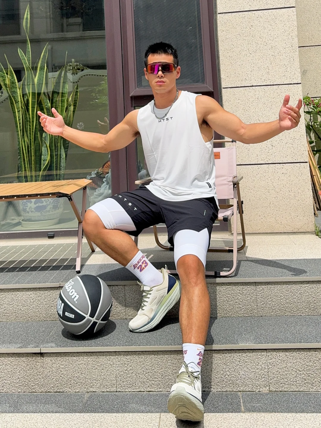 爱妃，朕贞的怀里够宽阔