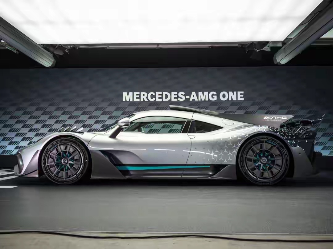 ​近日，梅赛德斯-AMG ONE以6分29秒090的成绩再次刷新纽伯格林北环赛道