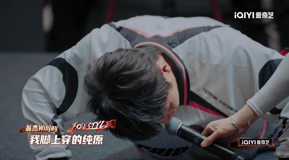 翁杰边做俯卧撑边卖鞋新说唱2025接受一切diss和kiss新说唱2025 笑疯