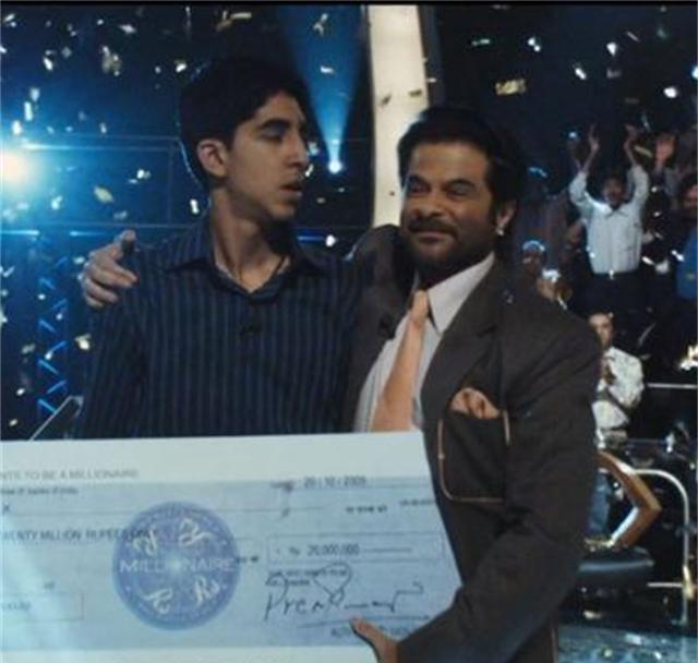 2001年9月9日，英国少校英格拉姆，参加电视节目《百万富翁》。没想到，答题犹豫