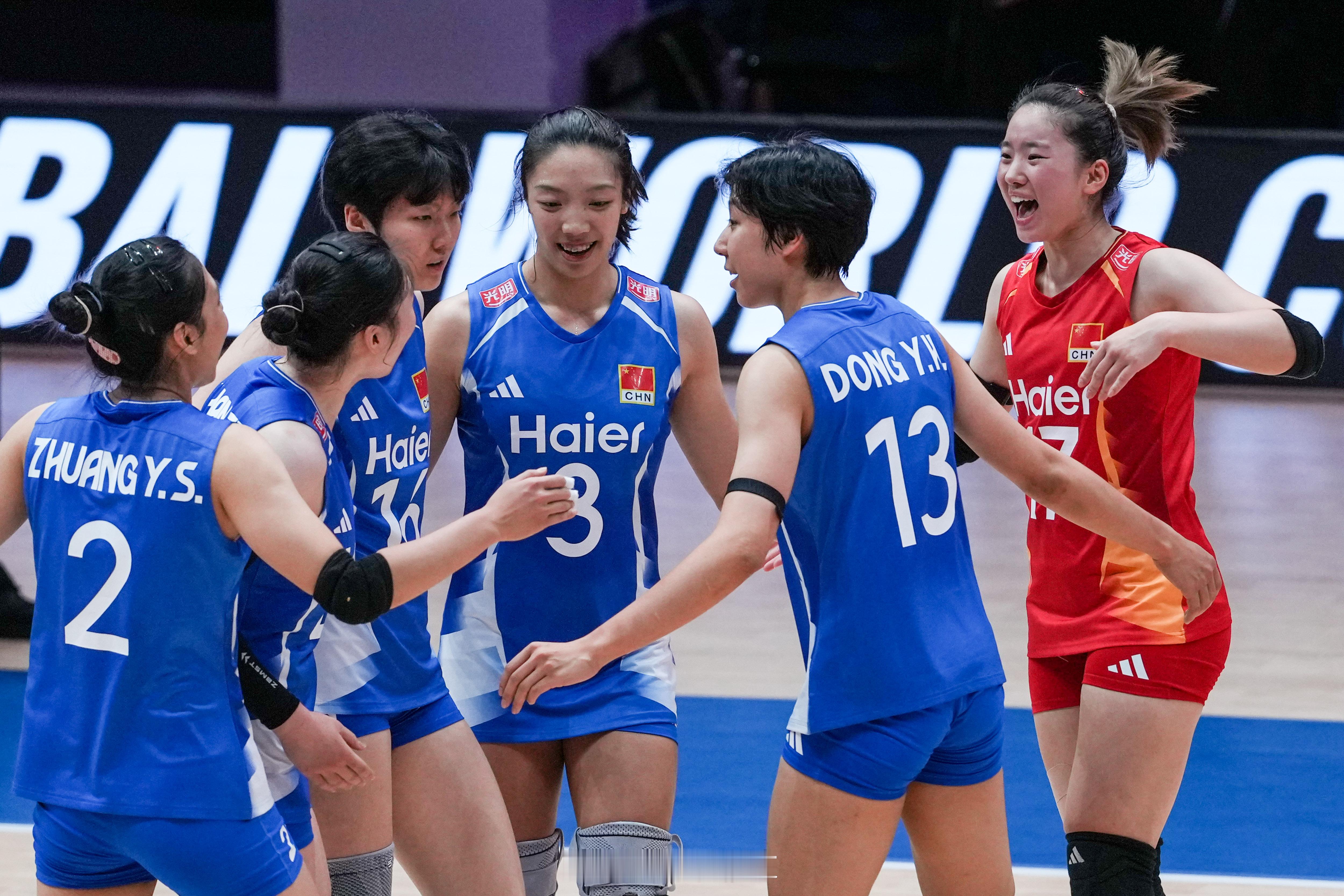 排球微评 纯属娱乐！我要是赵勇，今晚的首发阵容会是：主攻庄宇珊、唐欣，副攻王媛媛