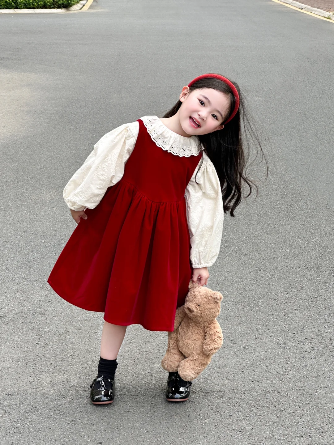 女孩子穿小红裙也太好看了吧～