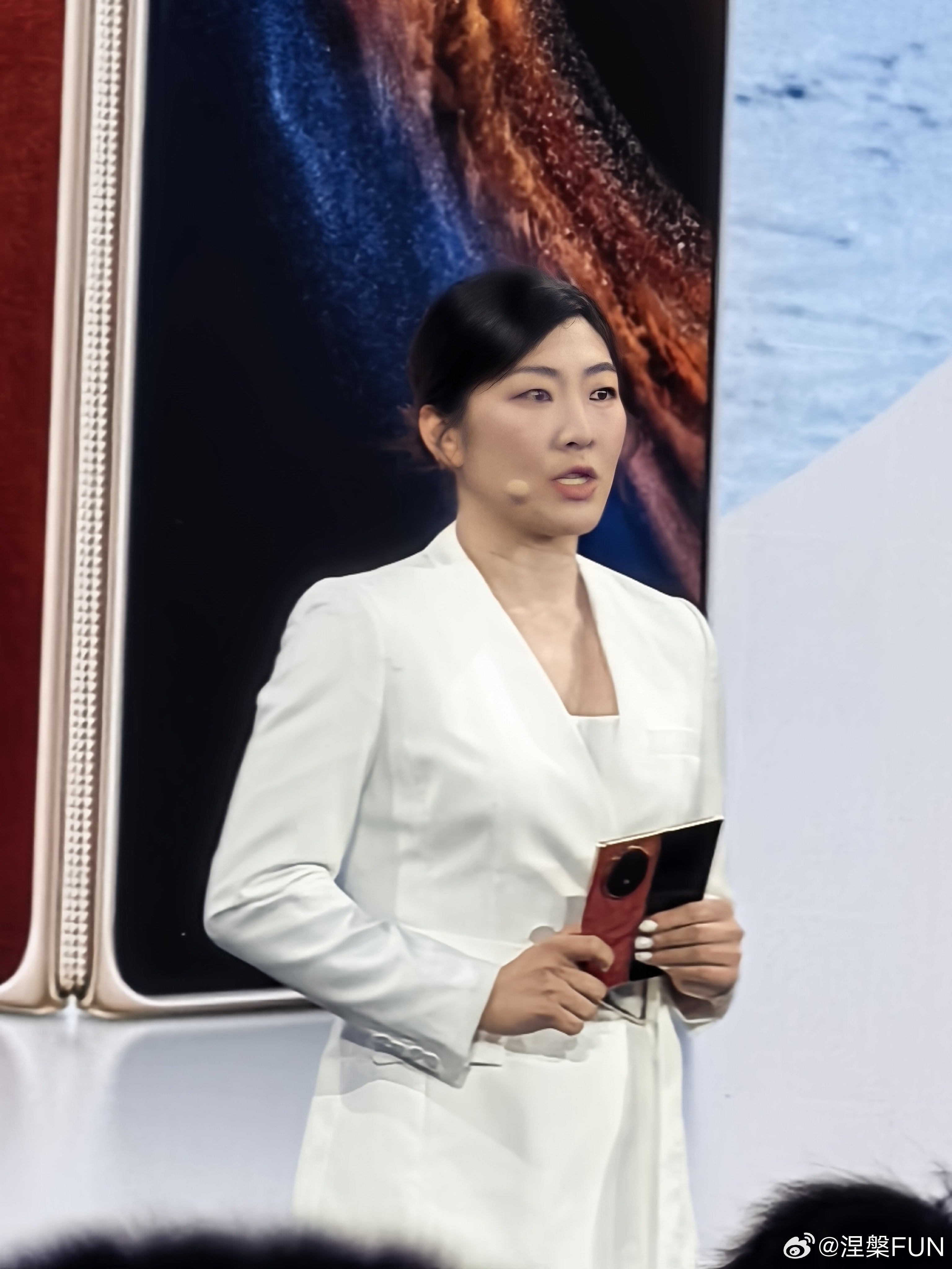 奥运冠军徐梦桃、王心迪夫妇也来到荣耀Magic V6 发布会，他们家老大果然是王