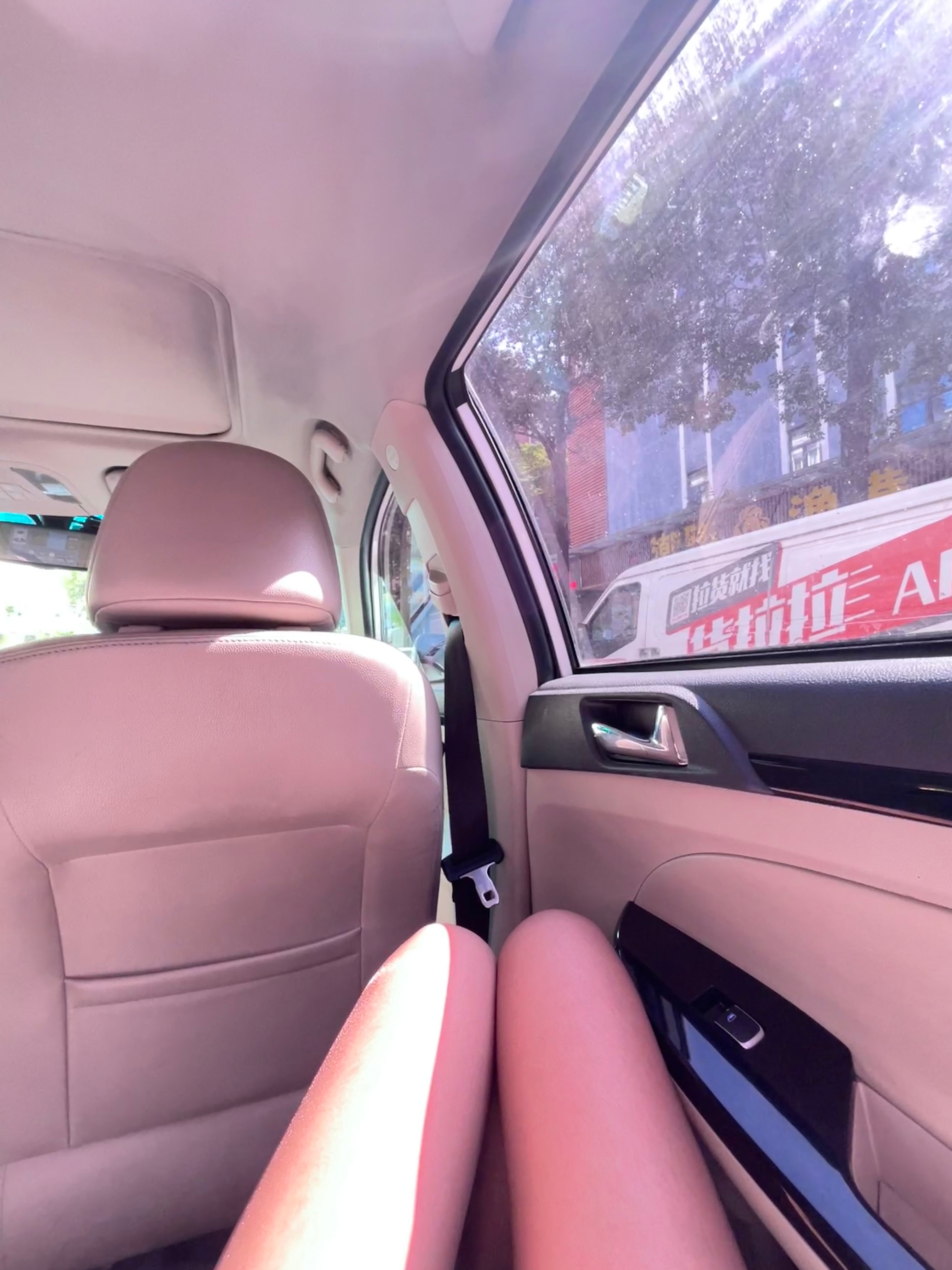 谁在说广东的秋天来了，是排除深圳了吗，太阳大的我想哭😭 ​​​