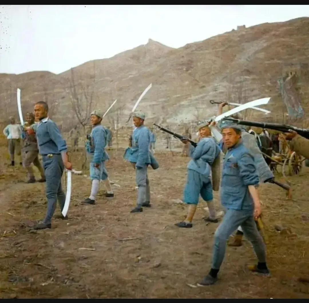 1932年，北平郊区，宋哲元的大刀队正在进行紧张的训练，这支队伍以其独特的五行刀