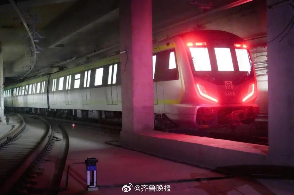 【#济南地铁4号线启动全线动车调试#】在完成分阶段、分区间动车调试工作后，近日，