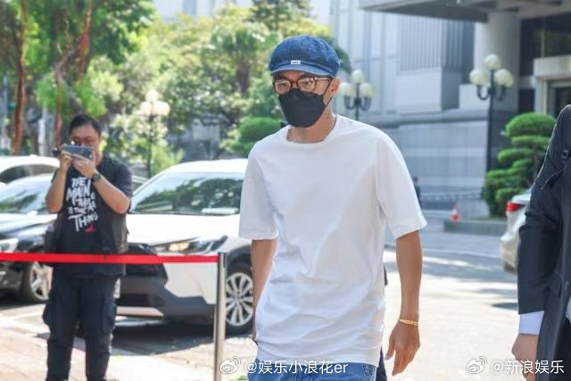 李威出庭不认罪 据台媒，李威卷入“精舍命案”今日出庭受审，改采无罪答辩，他强调没