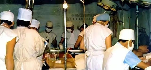 1984年，战士李陶雄中弹后抢救无效，壮烈牺牲。谁知，遗体送往后方安葬时，莫名从