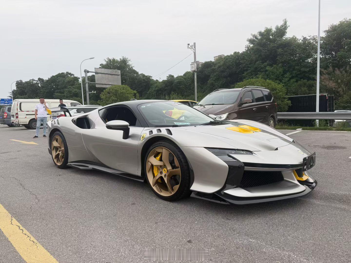 26年90xx 仅1300公里🐎法拉利