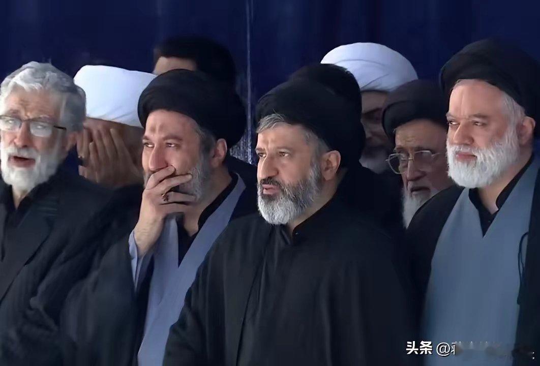 突发：哈梅内伊的儿子露面了！在德黑兰的公祭进入到第二天，即将移灵前，哈梅内伊的家