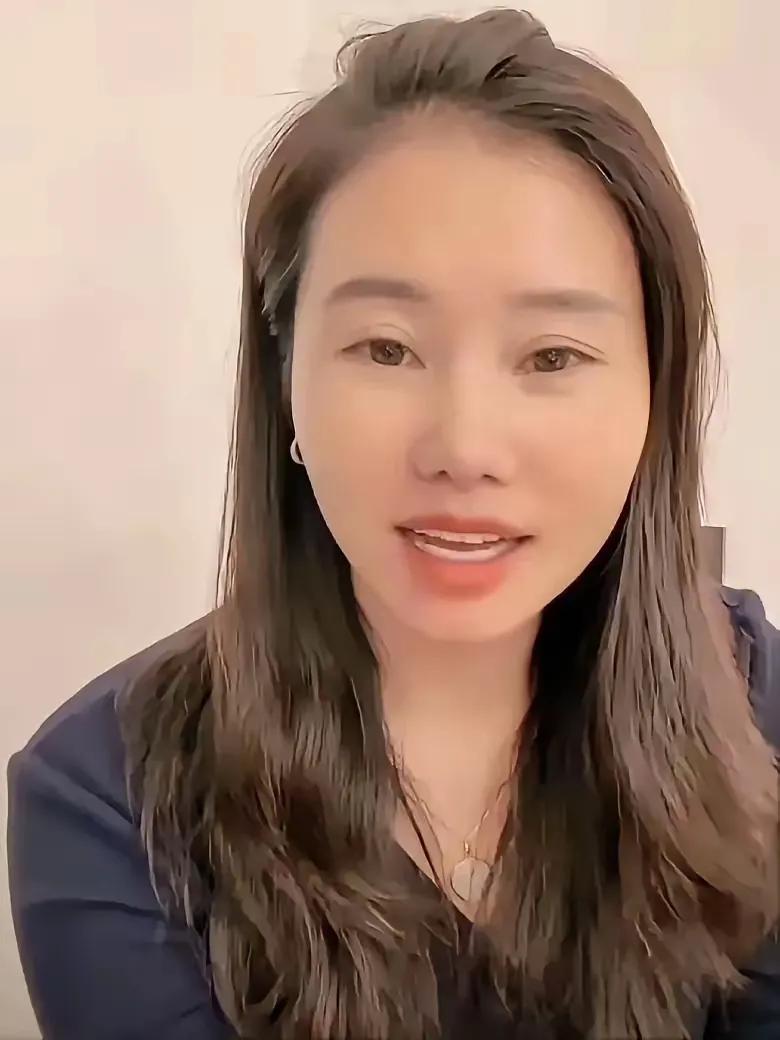 看见杨妞花因为直播带货挣钱了。很多人又开始心里不舒服，骂人家。
我就想问一句，她