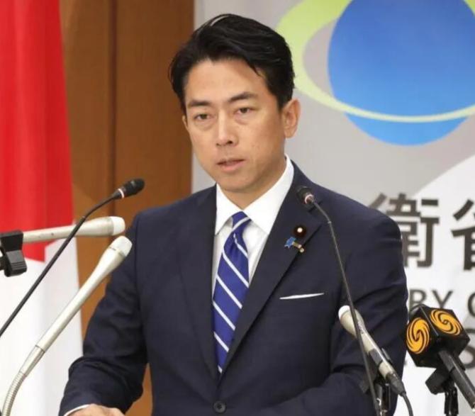 战败日参拜再起波澜！小泉进次郎履职关键岗位，举动背后藏着深层信号
 
每年8月1
