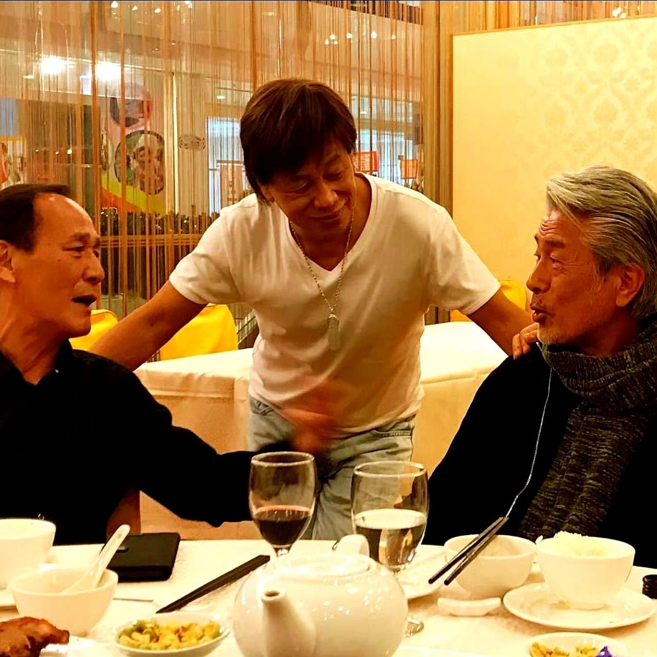 火云邪神走了，75岁
 
昨晚刷到那条告别视频，手一抖，手机差点掉地上。镜头里的