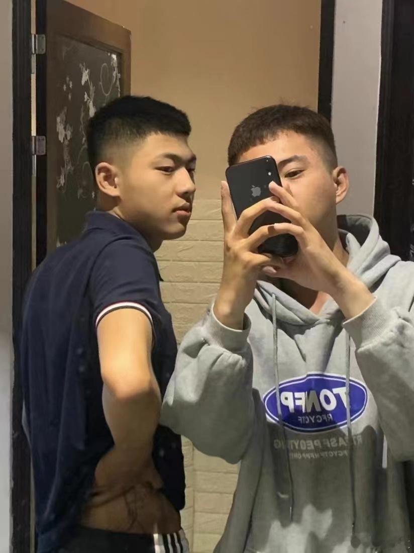 谁能帮我找到左边的那个？ 