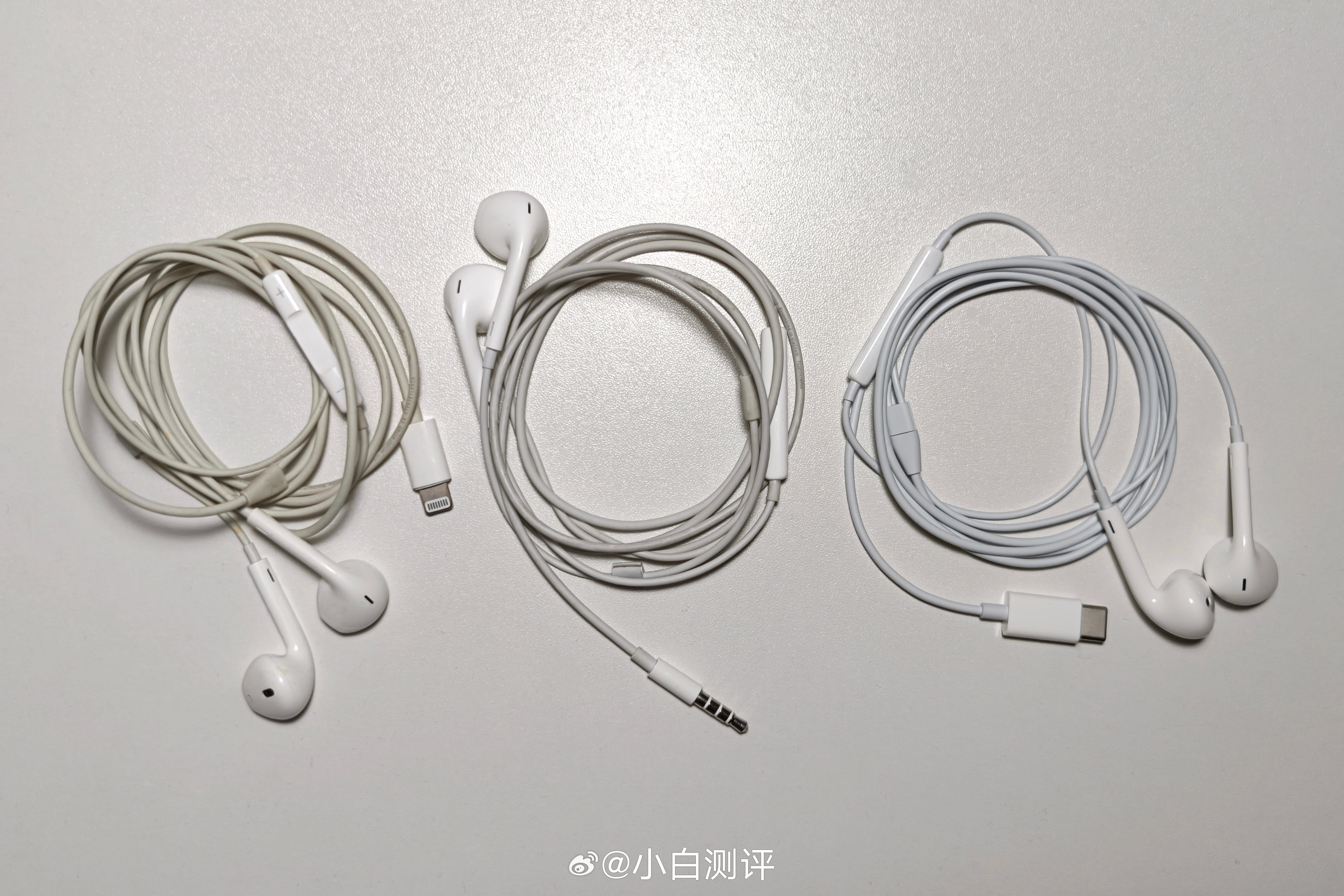 前几天有线耳机一直上热搜，今天收拾东西翻出三根有线耳机，刚好凑齐3.5mm耳机孔