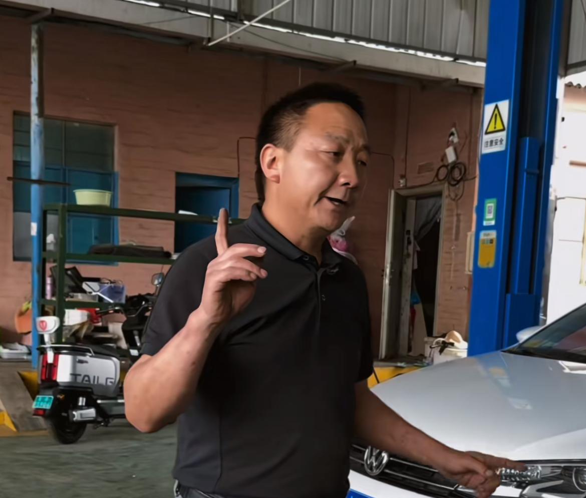 云南红河汽车修理店老板“张有德”去世，年仅47岁，长期熬夜修车，钱虽然挣到了，但